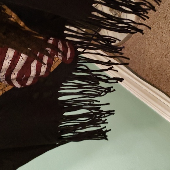 Black Graphic Fringe Top - Picture 4 of 6